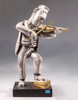 פרנק מייזלר, פסל מתכת. פרנק מייזלר (1929-2018), פסל מתכת, כנר, ניצב על בסיס שיש. גובה (כולל 