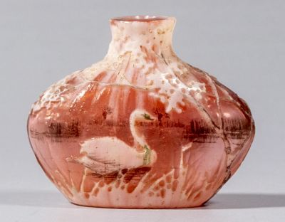 אגרטל זכוכית מיניאטורי, Daum Nancy. אגרטל זכוכית קמאו (p&acirc;te-de-verre) מיניאטורי תוצרת Daum Nancy 