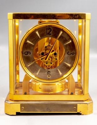 שעון Atmos תוצרת Jaeger LeCoultre. שעון אטמוס תוצרת Jaeger LeCoultre. שנות ה-50. גובה: 24 ס"מ. 