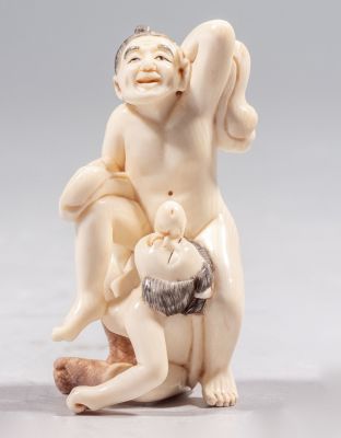 נצוקה יפני מגולף. נצוקה יפני, מגולף בסצנה אירוטית. גובה: 5 ס"מ. חתום.