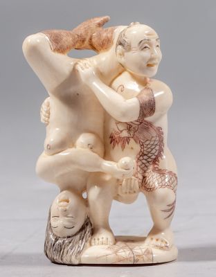 נצוקה יפני מגולף. נצוקה יפני, מגולף בסצנה אירוטית. גובה: 5 ס"מ. חתום.