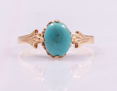 טבעת זהב וטורקיז. טבעת זהב 14K רוסית משובצת טורקיז. מידה: US 8 3/4. משקל: 3.1 גרם. חתומה.