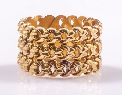 צמיד זהב חוליות. צמיד זהב 18K רחב "רטרו", מורכב מחוליות. אורך: 19 ס"מ, רוחב: 4 ס"מ. משקל: 82 