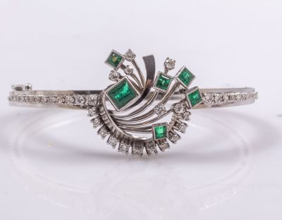 צמיד זהב ויהלומים. צמיד זהב 18K משובץ 41 יהלומים בין 2-5 נק' כל אחד וב-6 אבני אמרלד, קוטר: 62 