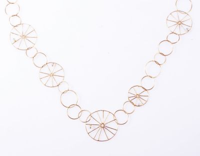 שרשרת זהב Kasia Gasparski. שרשרת זהב 14K, בעיצוב מודרני ע"י Kasia Gasparski דנמרק. מעוצבת בצורת 