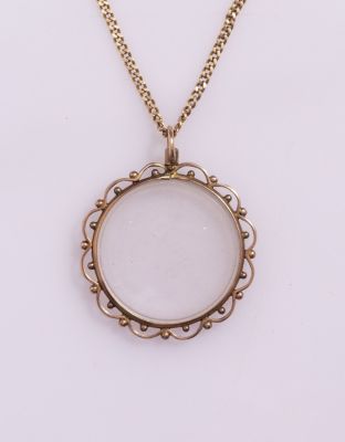 שרשרת ותליון לוקט מזהב. שרשרת ותליון מזהב 14K. תליון לוקט. אורך השרשרת: 63 ס"מ. קוטר התליון: 3 