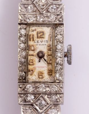 שעון יד לאישה, פלטינה ויהלומים. שעון יד מכאני לאישה, אר דקו. קופסה ורצועה עשויות פלטינה, משובצות 