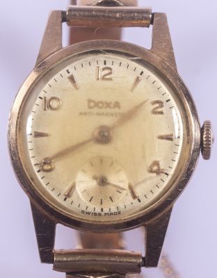 שעון יד זהב לאישה, DOXA. שעון יד מכני לאישה תוצרת DOXA, קופסה ורצועה מזהב 14K. קוטר הקופסא: 2 