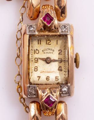 שעון יד לאישה מזהב. שעון יד מכני לאישה תוצרת SULTANA. קופסה ורצועה מזהב 18K, הקופסה משובצת 4 