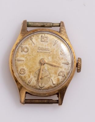 שעון זהב לאישה, DOXA. שעון יד מכני לאישה תוצרת DOXA, קופסה מזהב 14K. קוטר: 22 מ"מ. משקל כולל: 9 