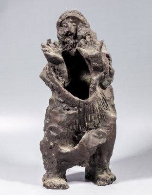 נחום גוטמן (1898-1980), הקבצן, פסל ברונזה, גובה: 23 ס"מ, חתום ומוספר 2/7.