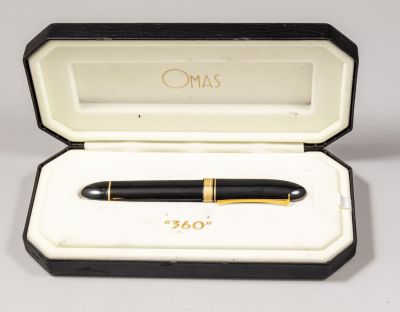 עט נובע, OMAS 360. עט נובע תוצרת OMAS, דגם 360. צבע שחור. ציפורן זהב 18K במידה B. אורך: 16 ס"מ. 