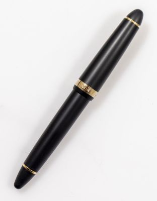 עט נובע, Sailor Profit 21. עט נובע תוצרת Sailor דגם פרופיט 21K, צבע שחור וציפוי זהב לחלקי המתכת. 