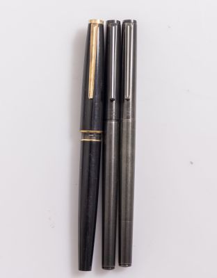 עטי Montblanc. לוט 3 עטים תוצרת מונבלאן, כולל סט נובע וכדורי Noblesse (ציפורן זהב 18K במידה M) 
