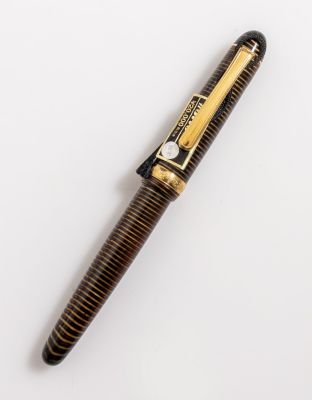 עט נובע, פלטינום, דגם 3776. עט נובע תוצרת Platinum דגם 3776, צבע Cha-Ringu celluloid and gold. 