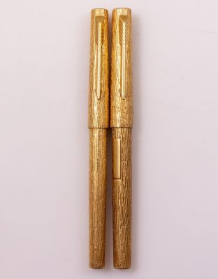 סט עט נובע ועט כדורי, Parker 105, ציפוי זהב, אורך: 13 סנטימטר, ציפורן זהב 14K במידה M, מצב טוב 