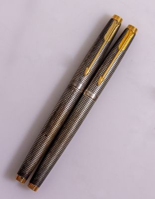 עטים נובעים, Parker 75. לוט שני עטים נובעים, Parker 75, כסף סטרלינג וציפוי זהב לחלקי המתכת 