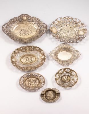 קערות כסף גרמניות. לוט 7 כלי כסף גרמניים, כולל 6 קערות ומאפרה. מעוטרים בסצנות ניאו קלאסיות. 