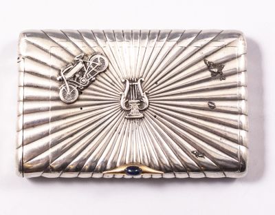 קופסת כסף רוסית לסיגריות עם וסטה תוצרת Ivan Sergeyevich Lebedkin, מוסקבה, ראשית המאה ה-20. 