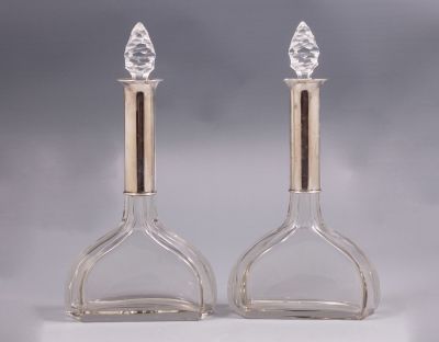 זוג דקנטרים מזכוכית וכסף, Wilhelm Binder. זוג דקנטרים גרמנים מזכוכית עם וכסף תוצרת Wilhelm 