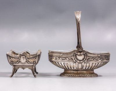 קעריות כסף וזכוכית גרמניות. לוט שתי קעריות כסף גרמניות, סגנון ניאו-קלאסי, ראשית המאה ה-20. 