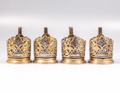 מחזיקי כוסות רוסיים מכסף וניילו. סט 4 מחזיקי כוסות סובייטים מכסף 875, מעוטרות בעבודת חסר 