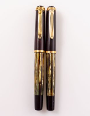 עטים נובעים, Pelikan 400. לוט שני עטים נובעים, Pelikan 400, צבע שריון צב חום מפוספס, אורך: 12.6 