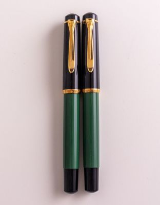 עטים נובעים, Pelikan M150. לוט 2 עטים נובעים תוצרת Pelikan, דגם M150, מערב גרמניה, גוף ירוק עם 