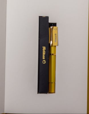 עט נובע, Pelikan M200 Citroenpers, מהדורה מוגבלת. עט נובע תוצרת Pelikan, דגם M200, צבע צהוב 