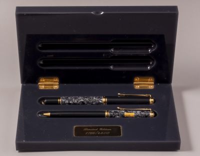 סט עטים, Pelikan M800 Wall Street, מהדורה מוגבלת. סט עט נובע ועט כדורי תוצרת Pelikan, דגם Wall 