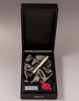 עט נובע, Pelikan 1931, מהדורה מוגבלת. עט נובע תוצרת Pelikan, דגם 1931, מהדורה מוגבלת. אורך: 11.7 