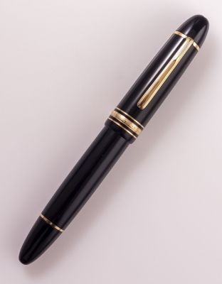 עט נובע, Montblanc 149. עט נובע, Montblanc Meisterstuck 149, צבע שחור. אורך: 14.8 ס"מ. ציפורן 