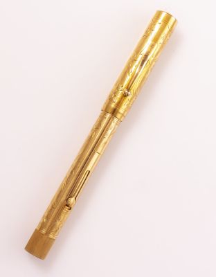 עט נובע, Waterman's 552. עט נובע, Waterman's 0552, ציפוי זהב עם עבודת חריטה. אורך: 13.5 סנטימטר 