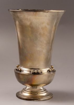 אגרטל כסף, Gorham. אגרטל כסף סטרלינג תוצרת Gorham, ארצות הברית. גובה: 23 ס"מ. משקל: 617 גרם. חתום.