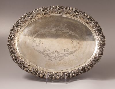 מגש כסף אר-נובו מכסף, אוסטריה-הונגריה. מגש כסף 800 וינאי, אוסטריה-הונגריה, 1900 בקירוב. עיטורי 