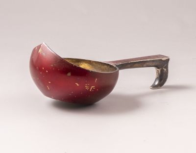 קובש מכסף ואמייל, רוסיה. קובש כסף 84, ככל הנראה תוצרת Nikolai Kemper, רוסיה, 1900 בקירוב. מעוטר 