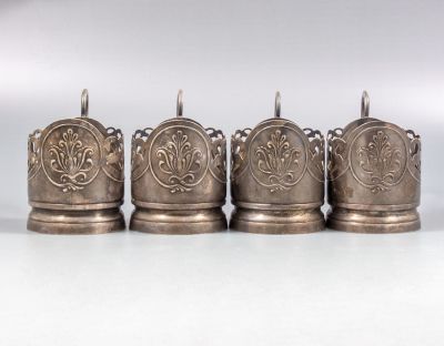 סט מחזיקי כוסות סובייטים מכסף. סט 4 מחזיקי כוסות סובייטים מכסף 875, מעוטרים בעבודת חסר בדוגמאות 