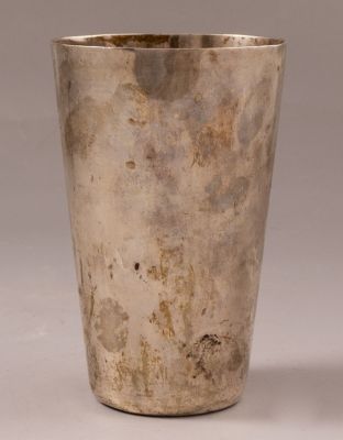 גביע כסף, Tiffany & Co. גביע כסף סטרלינג תוצרת Tiffany & Co. גובה: 10.5 ס"מ. משקל: 175 גרם. חתום.