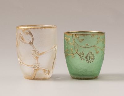 שני אגרטלי זכוכית מיניאטוריים, Daum Nancy. לוט שני אגרטלי זכוכית p&acirc;te-de-verre מיניאטוריים תוצרת 