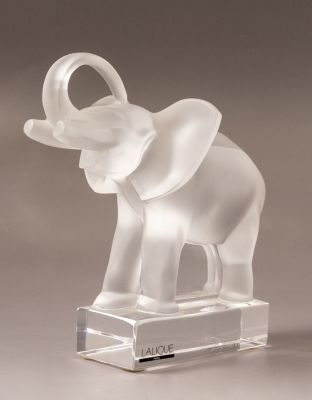 פיגורת זכוכית, לליק. פיגורת זכוכית תוצרת Lalique France. מעוצבת בצורת פיל. אורך: 17 ס"מ. חתום 