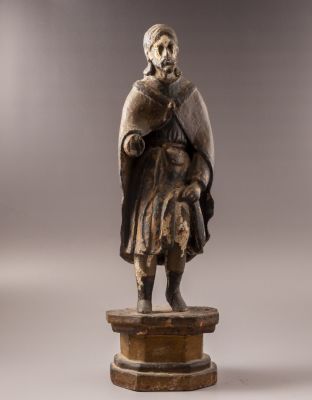 פיגורת עץ נוצרית, דמות קדוש. פיגורת עץ נוצרית צבועה בצבעי פוליכרום בדמות קדוש, המאה ה-18. ניצב 