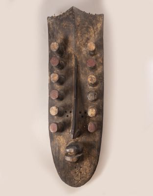 מסכת עץ אפריקאית, חוף השנהב. מסכת עץ אפריקאית, ככל הנראה אנשי Gerbo, חוף השנהב. אורך: 68 ס"מ. 