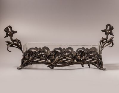 סנטר פיס אר-נובו. סנטר-פיס אר-נובו מצופה כסף, תוצרת Norblin, פולין, 1900 בקירוב. מעוטר בעיטורים 