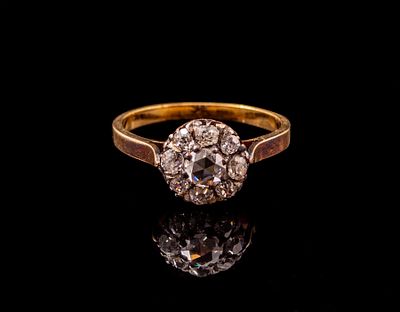 טבעת זהב ודיאמנטים. טבעת זהב 18K. משובצת דיאמנטים. מידה: 6.5 US, משקל: 2.5 גרם. לא חתומה, זהב נבדק.