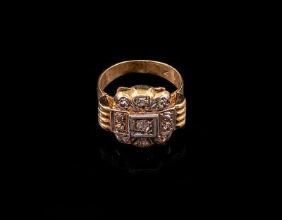 טבעת זהב ודיאמנטים. טבעת זהב 9K משובצת דיאמנטים. מידה: 6.5 US, משקל: 6.1 גרם. לא חתומה, הזהב נבדק.