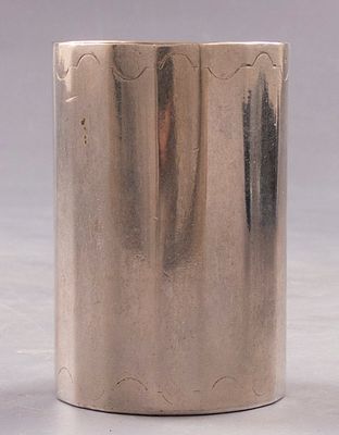 כוס כסף, פולין. כוס כסף 12, גרמניה או פולין, ראשית המאה ה-19, מעוטרת בחריטות, מוזהבת בחלק 