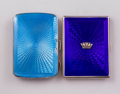 קופסאות כסף ואמייל לסיגריות, אנגליה. לוט 2 קופסאות כסף ואמייל לסיגריות, כולל: קופסת כסף לסיגריות 