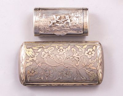 קופסאות כסף אירופאיות לטבק. לוט 2 קופסאות כסף אירופאיות לטבק, צרפת וגרמניה, מעוטרות עבודת בלט 