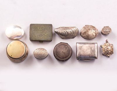 קופסאות כסף, מקורות שונים. מקבץ 10 קופסאות כסף לטבק / Pillbox. מקורות שונים, בצורות שונות כולל 