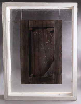 יגאל עוזרי (נ. 1958), מסגרת עץ, עבודה דו-צדדית, שמן על עץ, 42X27 ס"מ, חתום. סדקים לעץ.